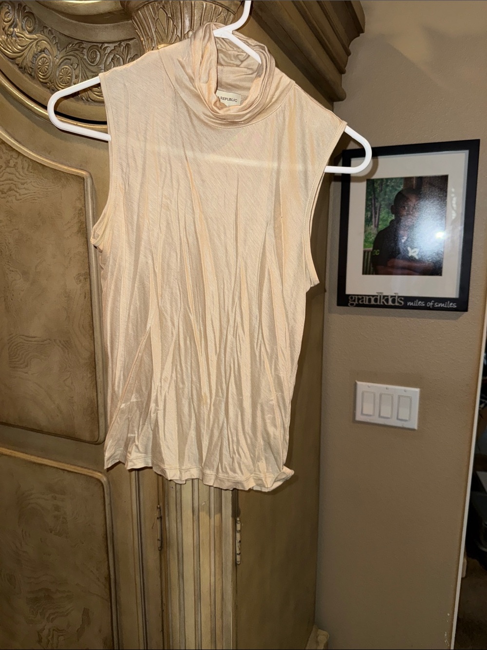 Banana Republic Sleeveless Mock Neck Tank in Light Cream